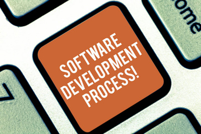 概念手工寫作, 展示網(wǎng)絡(luò)研討會的現(xiàn)代教育。商務照片文本的過程和開發(fā) web 應用程序鍵盤鍵意圖創(chuàng)建計算機消息的概念的實踐