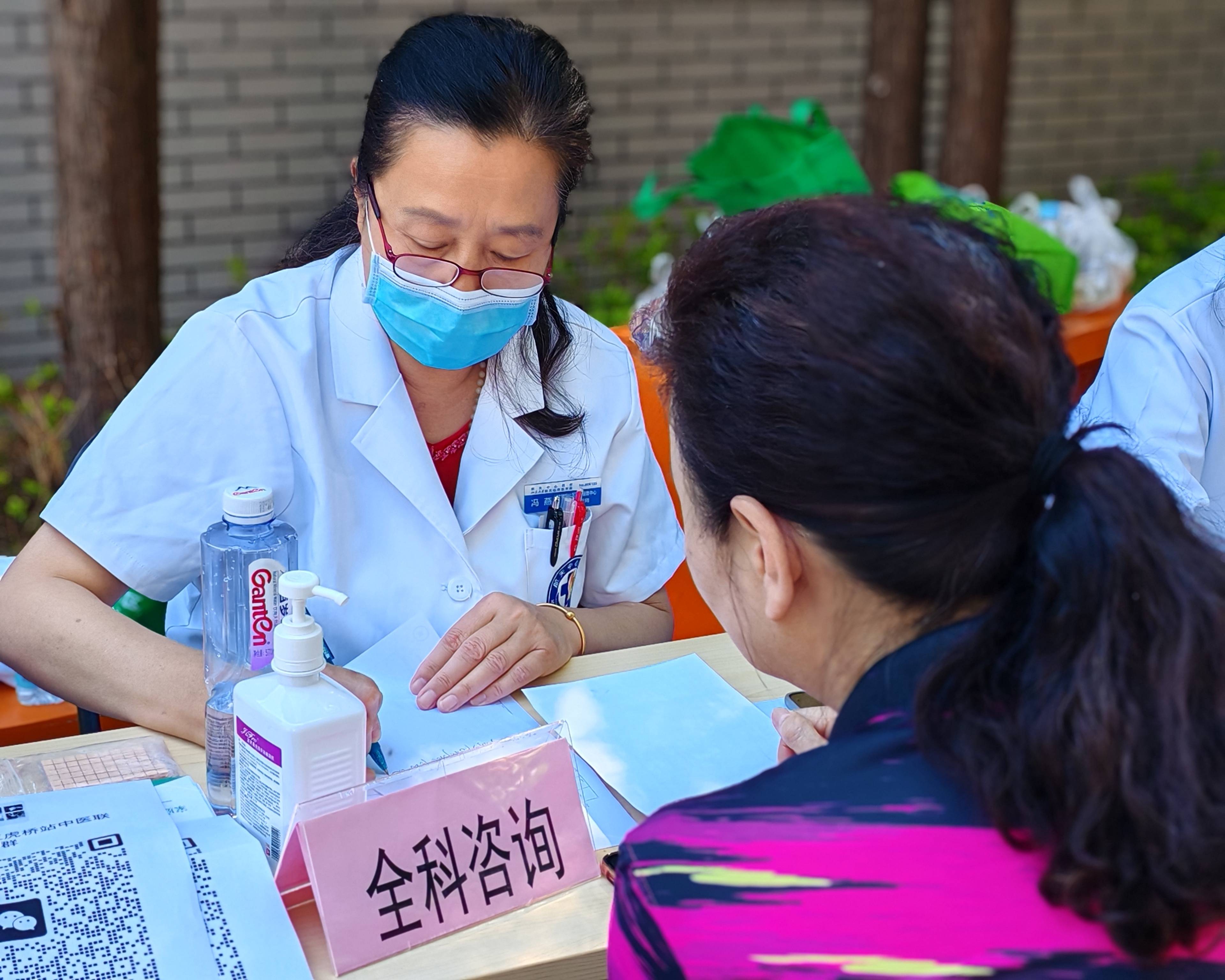 三虎橋社區衛生服務站開展暖心義診，惠民服務進社區，健康守護零距離